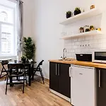 Spacious 3 Room Apartment In Downtown Budapest