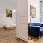 Spacious 3 Room Apartment In Downtown Budapest