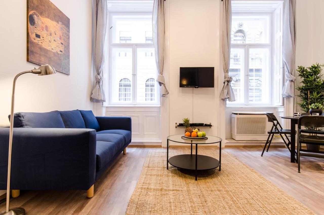 Spacious 3 In Downtown *