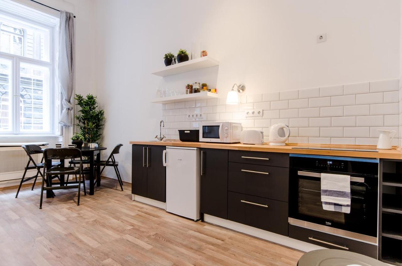 Spacious 3 In Downtown *